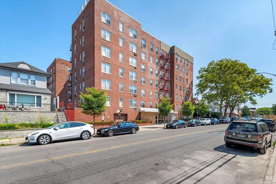 735 Avenue W #6J, Gravesend, NY 11223