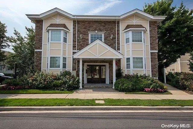 Farmingdale, NY 11735,130 Secatogue #A