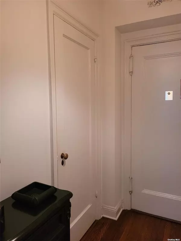 New York (manhattan), NY 10022,434 E 52 ST #9A