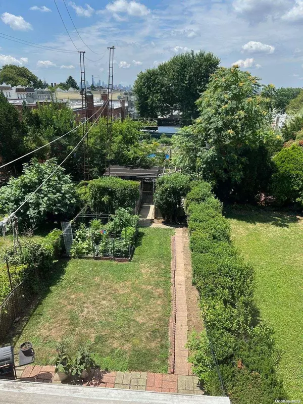 Maspeth, NY 11378,59-14 60th LN