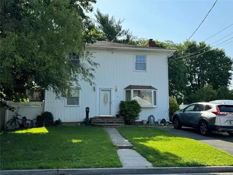 31 Maple ST, Farmingdale, NY 11735