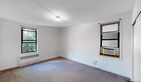 Jackson Heights, NY 11372,33-45 94th #3K