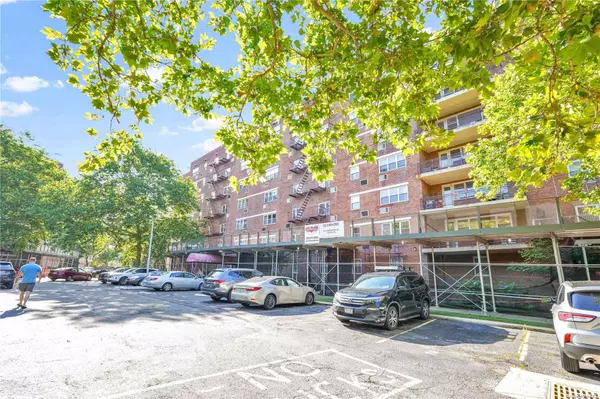 Howard Beach, NY 11414,151-31 88th Street #2K