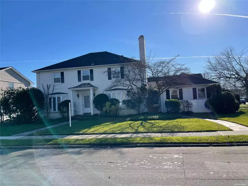 Lindenhurst, NY 11757