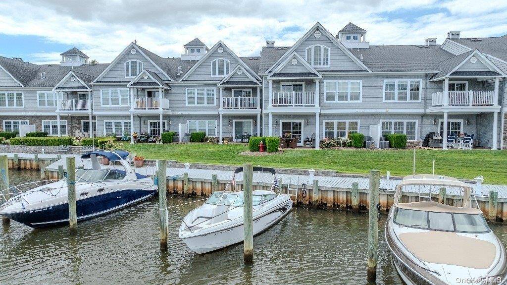 8 Nicole CT #8,  Copiague,  NY 11726