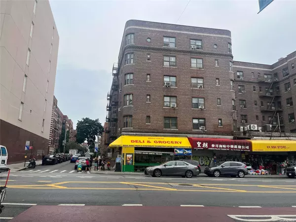 83-06 Vietor AVE #6J,  Elmhurst,  NY 11373