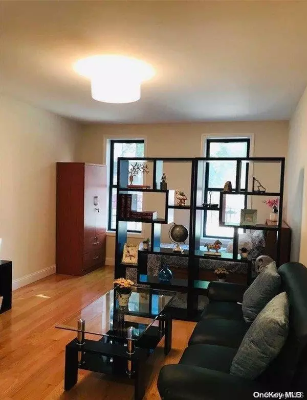 Flushing, NY 11355,132-30 Sanford AVE #4CR