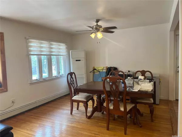 Flushing, NY 11358,32-27 170th ST