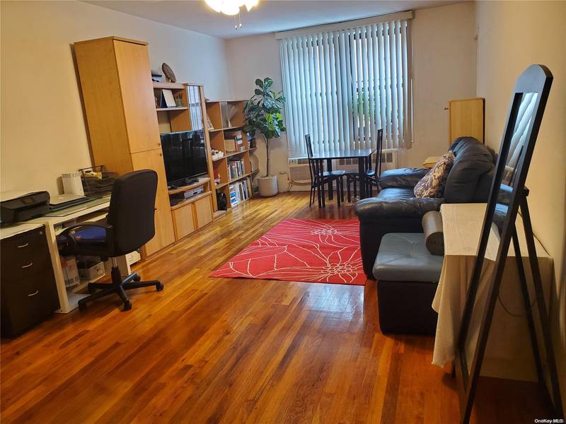 38-25 Parsons Blvd. #3P, Flushing, NY 11354