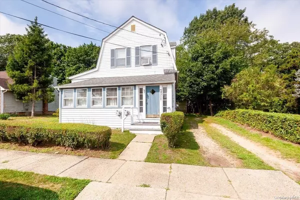 223 S 8th ST, Lindenhurst, NY 11757