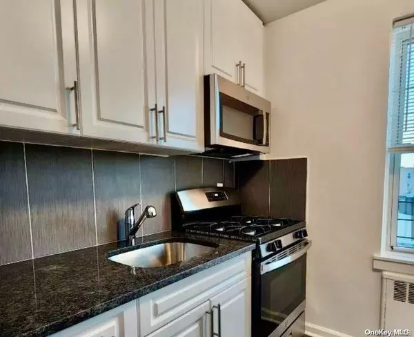 Jackson Heights, NY 11372,33-15 81st ST #4D