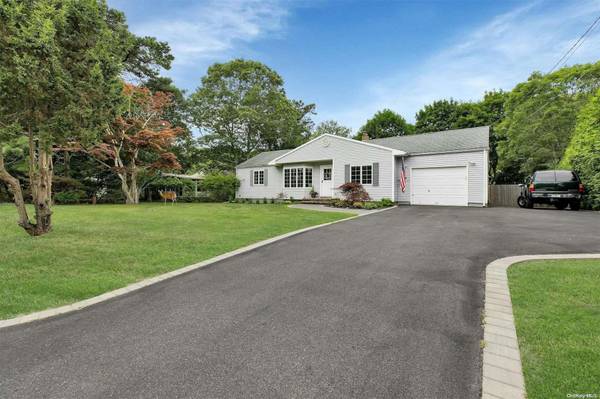 Hampton Bays, NY 11946,24 Huckleberry LN