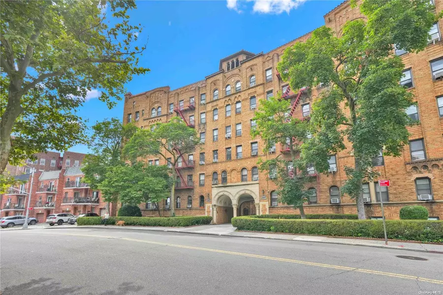 83-44 Lefferts Blvd #6G, Kew Gardens, NY 11415