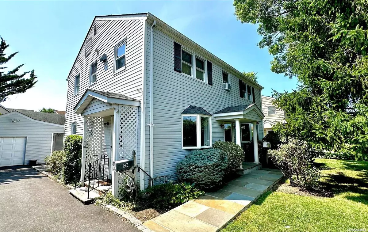 Glen Cove, NY 11542,28 Ann ST