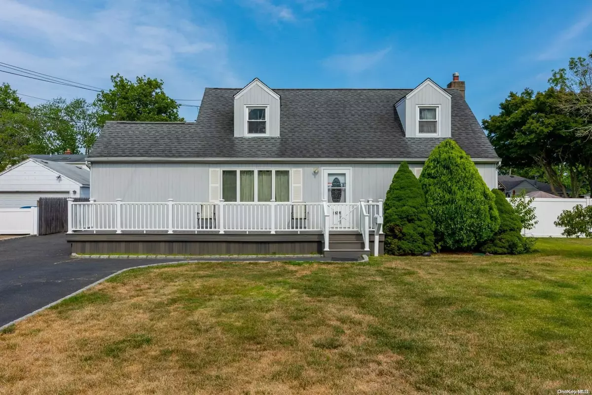 Bay Shore, NY 11706,1067 Carll DR