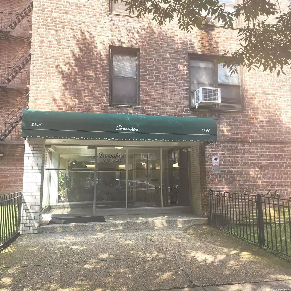 Jackson Heights, NY 11372,33-06 92 St #4W