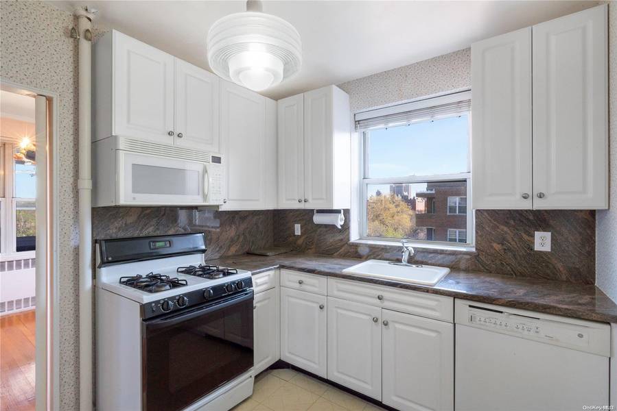 67-66 108 ST #B63, Forest Hills, NY 11375