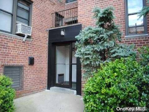 170-06 Crocheron AVE #2B,  Flushing,  NY 11358