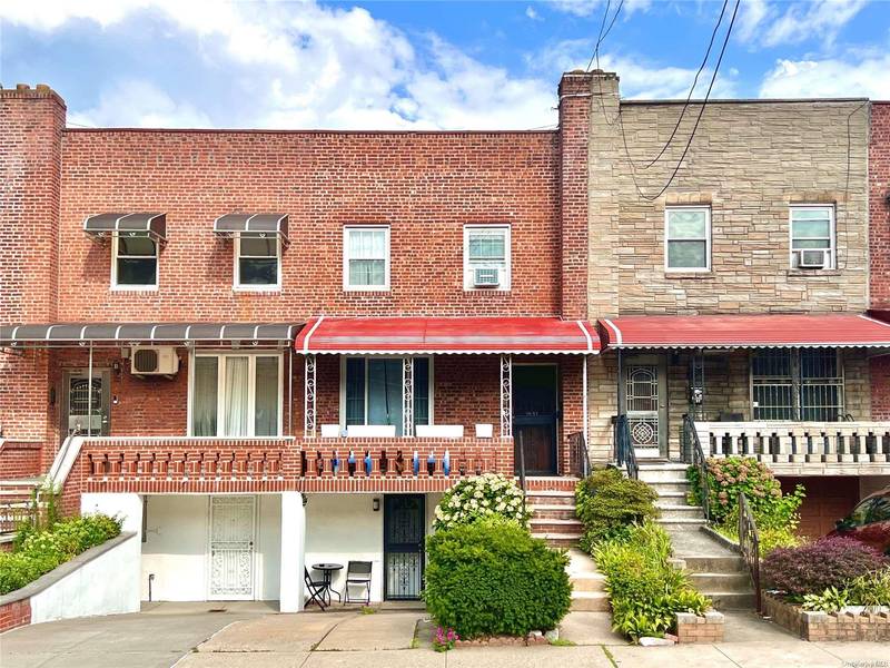 28-33 Hobart ST, Woodside, NY 11377