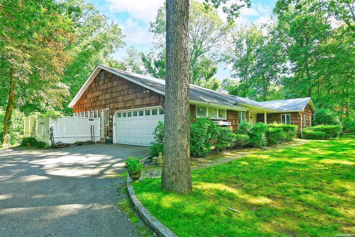 Dix Hills, NY 11746,61 Arbor LN