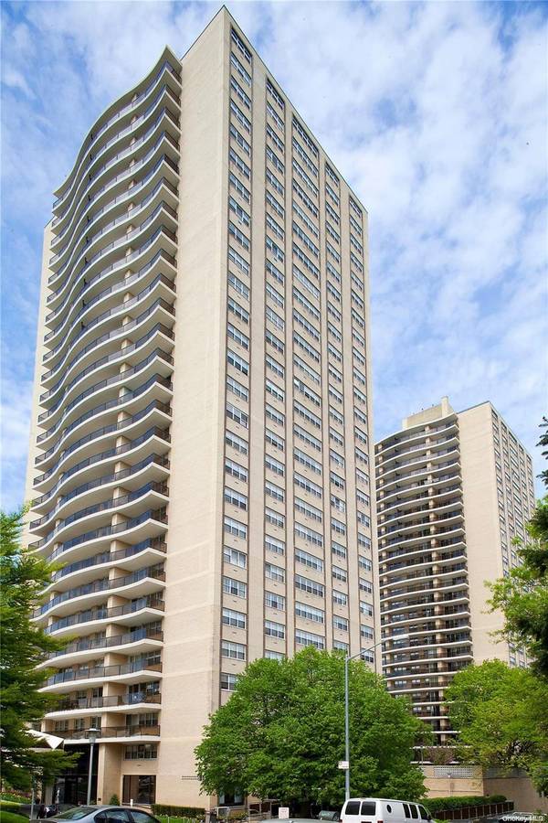 102-10 66th Rd #4G,  Forest Hills,  NY 11375
