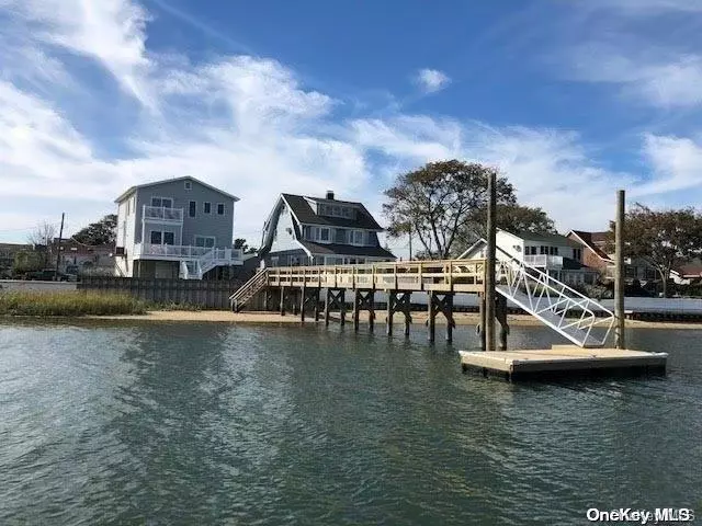 Baldwin Harbor, NY 11510,3495 Bay Front DR