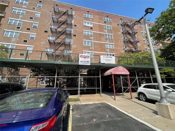 Howard Beach, NY 11414,151-25 88 Street #6E