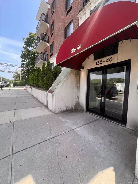 135-46 Grand Central Pkwy, Jamaica, NY 11435