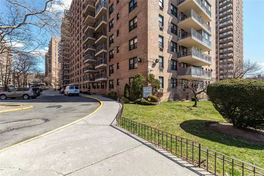 42-55 Colden ST #11A, Flushing, NY 11355