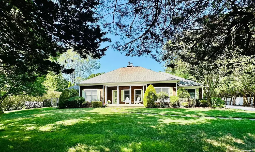 15 Sunset AVE, East Quogue, NY 11942