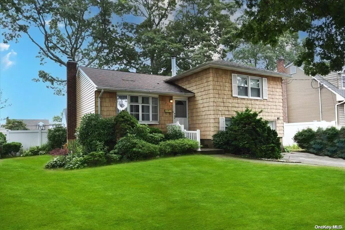 Massapequa Park, NY 11762,235 Von Huenfeld ST