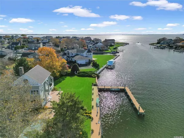 501 Bay 5th ST, West Islip, NY 11795