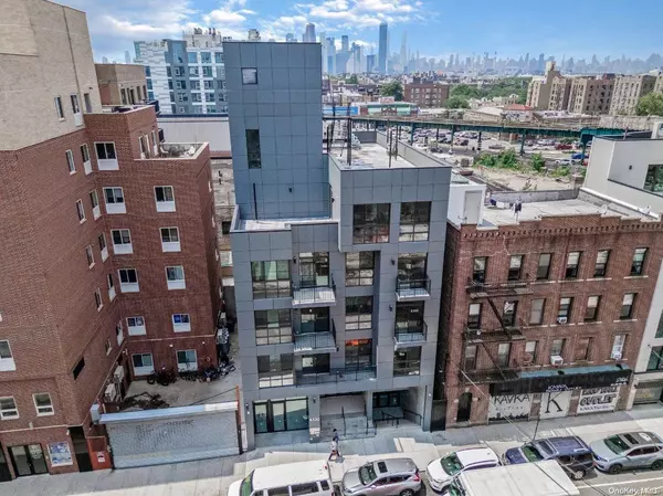 Woodside, NY 11377,43-30 52 ST #2B