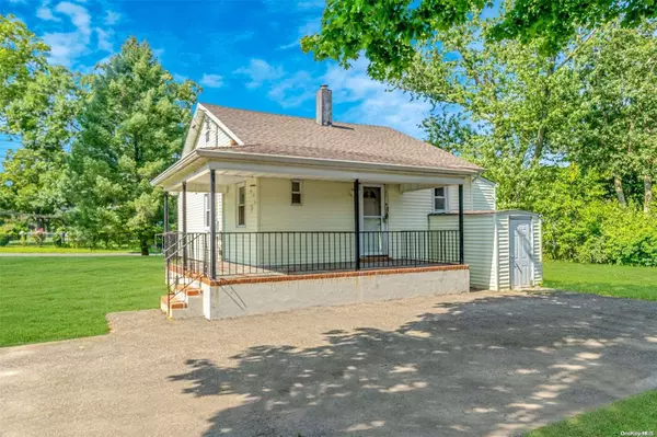 74 Fig ST, Central Islip, NY 11722