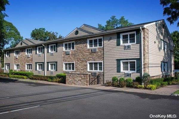 118 Carleton AVE #1B, Islip Terrace, NY 11752