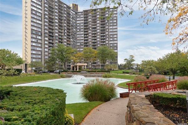 Bayside, NY 11360,2 Bay Club DR #12N