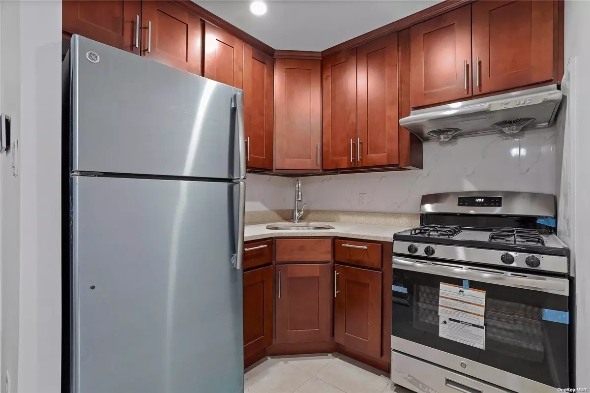 Woodside, NY 11377,70-26 Queens BLVD #6B