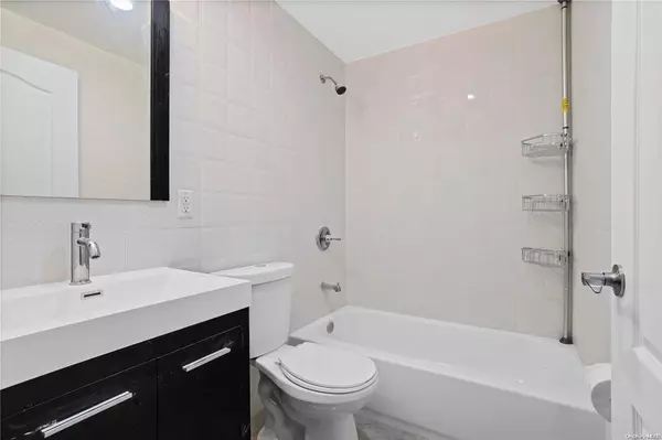 Woodside, NY 11377,70-26 Queens BLVD #6B