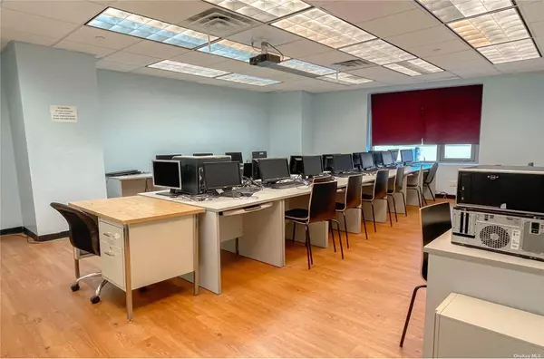 Flushing, NY 11354,136-20 38th Avenue #4A-1