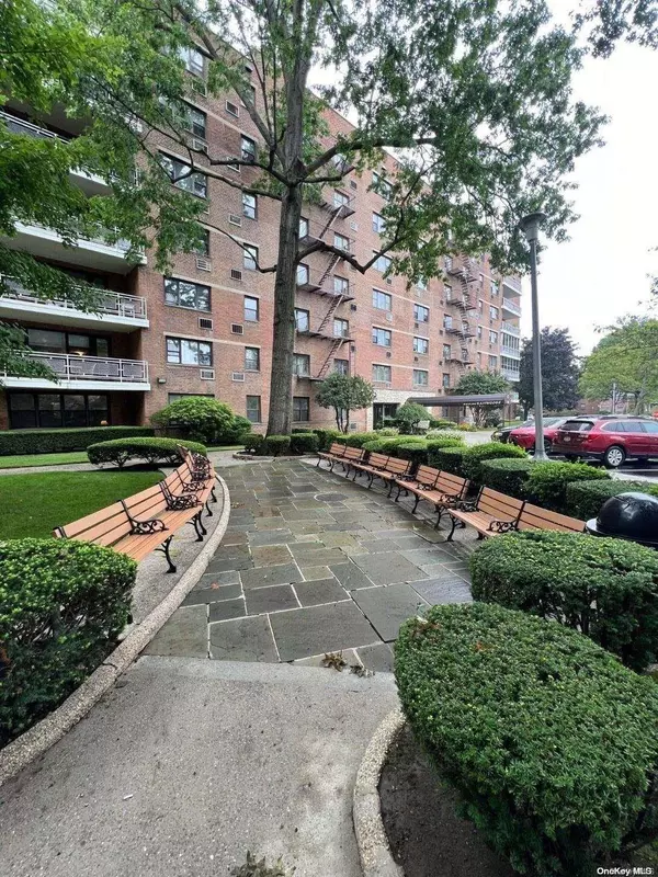 Howard Beach, NY 11414,89-35 155 AVE #2J