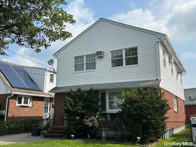 Westbury, NY 11590,1062 Grand BLVD