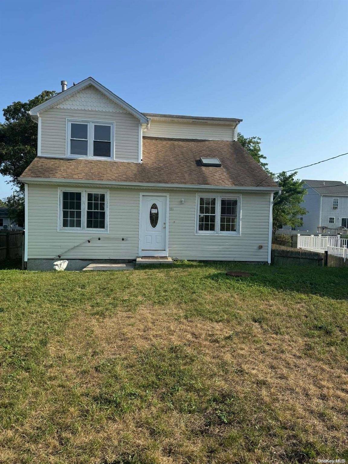 76 Trafalgar DR, Shirley, NY 11967