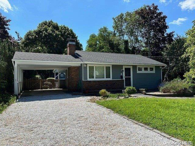 4 Oakhurst RD, Hampton Bays, NY 11946