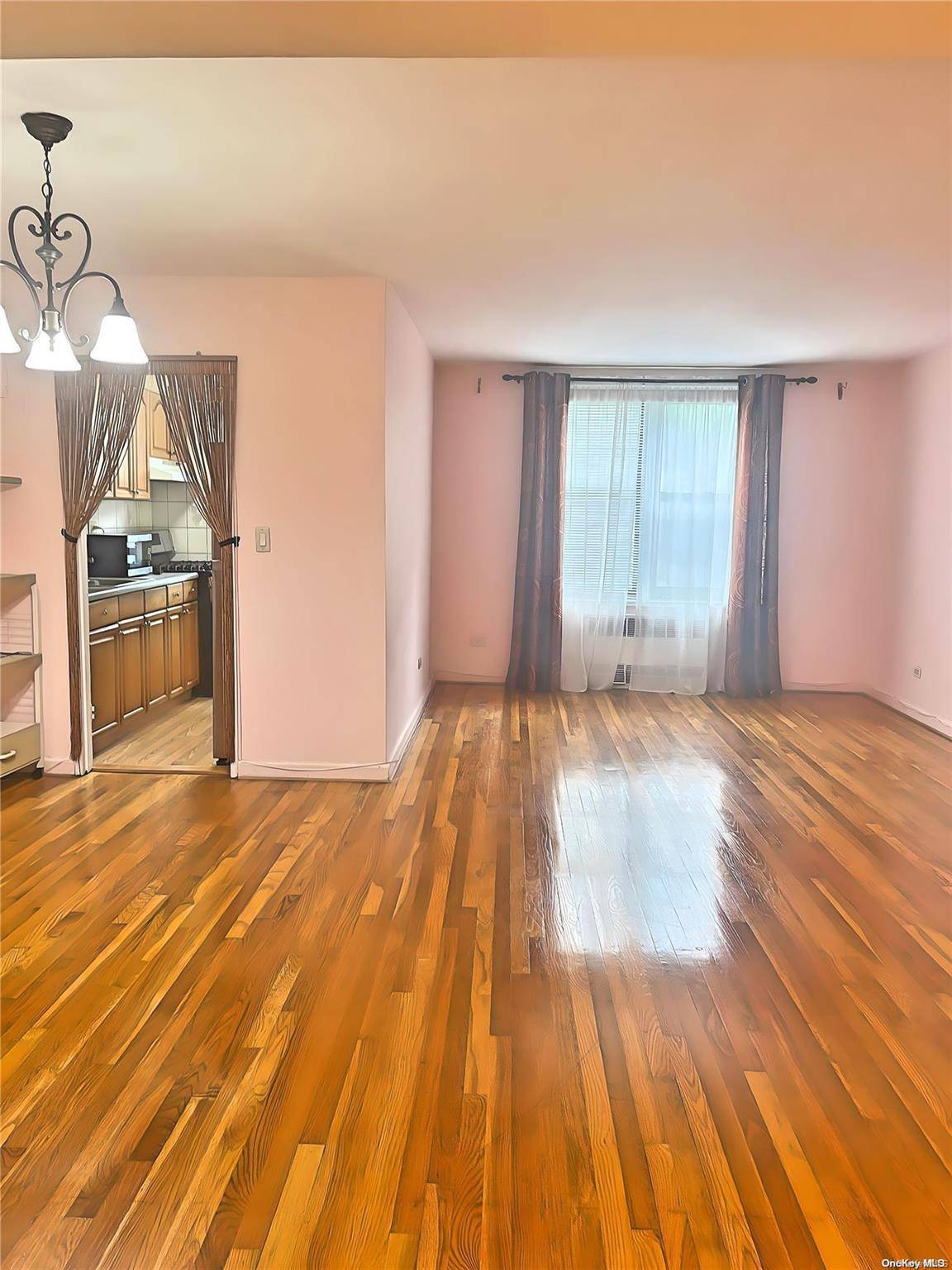 Jackson Heights, NY 11372,33-46 92 St #2M