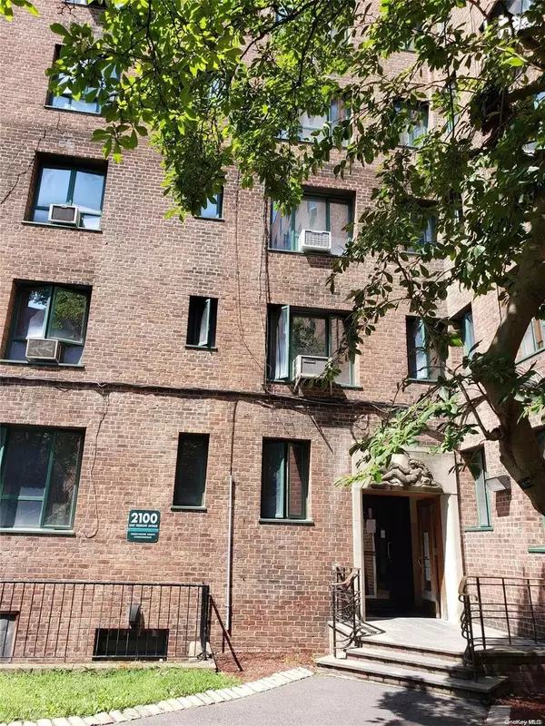 2100 E Tremont AVE #2E, Bronx, NY 10462