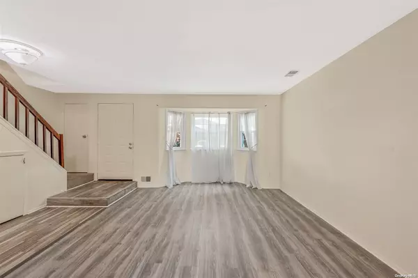 Deer Park, NY 11729,22 Sunhollow Court #22