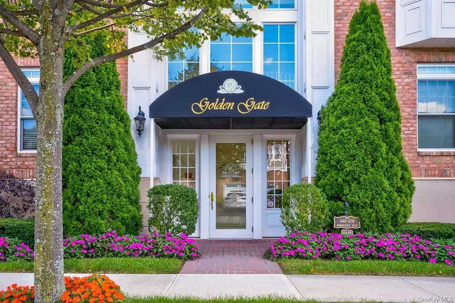 566 Roosevelt WAY #49, Westbury, NY 11590