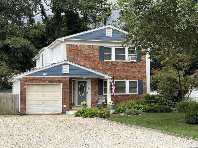 60 Smith ST, Ronkonkoma, NY 11779