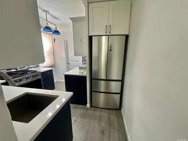 Forest Hills, NY 11375,61-20 Grand Central Pkwy #B401