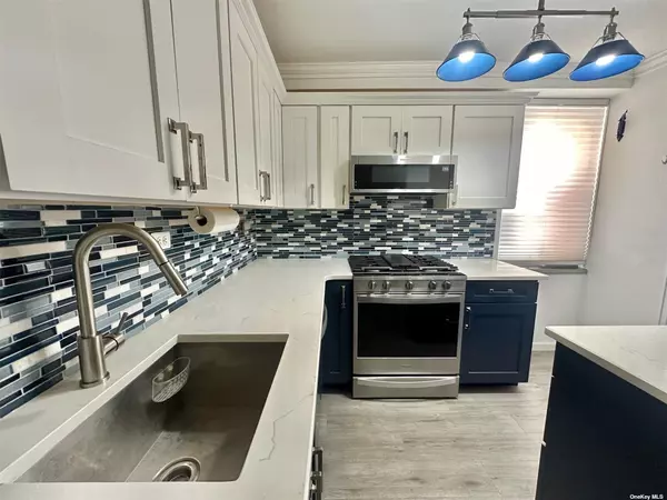 Forest Hills, NY 11375,61-20 Grand Central Pkwy #B401